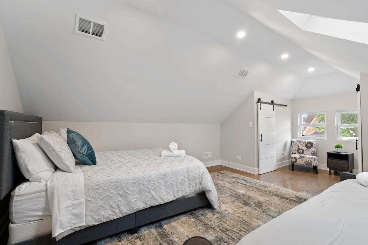 7 bedrooms, in-room safe, desk, iron/ironing board