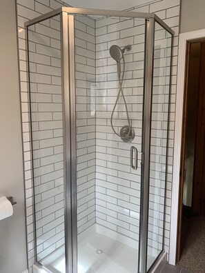 Shower, jetted bath, hair dryer, towels - Charming South Shore Lake Front Cottage.  Sleeps Ten. (Frankfort)