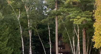 Charming South Shore Lake Front Cottage. Sleeps Ten.