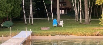 Charming South Shore Lake Front Cottage. Sleeps Ten.