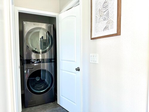 New Construction fully furnished cottage home in Central LA, near SoFi Stadium.