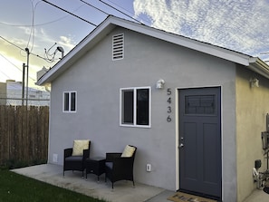 Exterior - New Construction fully furnished cottage home in Central LA, near SoFi Stadium. (Los Angeles)