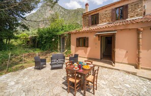 Outdoor dining - Amazing home in San Giuseppe Jato (San Giuseppe Jato)