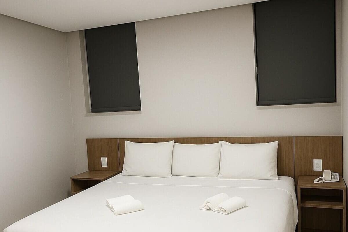 Hypo-allergenic bedding, free WiFi, bed sheets