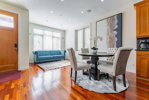 Stunning Duplex-4BD/3BA *Prime Location* Sleeps 12