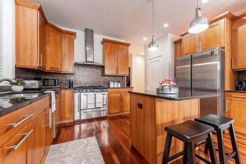 Stunning Duplex-4BD/3BA *Prime Location* Sleeps 12