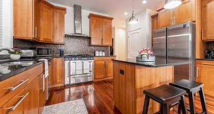 Stunning Duplex-4BD/3BA *Prime Location* Sleeps 12