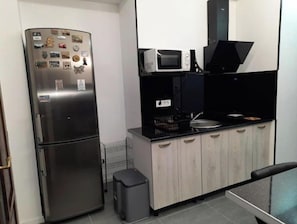 Fridge, oven, stovetop, dishwasher - House Side by Side/. (Codlea)