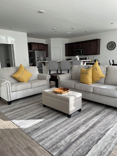 3 Bed Home with Desert Mountain Views