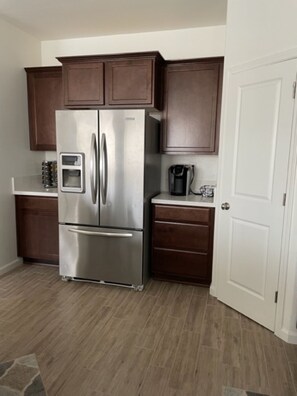 Fridge, microwave, oven, stovetop - 3 Bed Home with Desert Mountain Views (Dayton)
