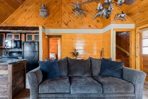 Smart TV - Welcoming Rustic-Style Retreat with Screened in Hot Tub & Indoor Jacuzzi (Pigeon Forge)