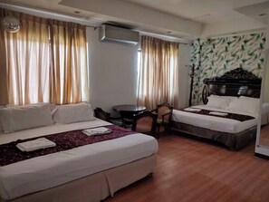 Kamar Keluarga, Beberapa Tempat Tidur, Bebas Asap Rokok, pemandangan danau | Wi-Fi gratis dan seprai linen