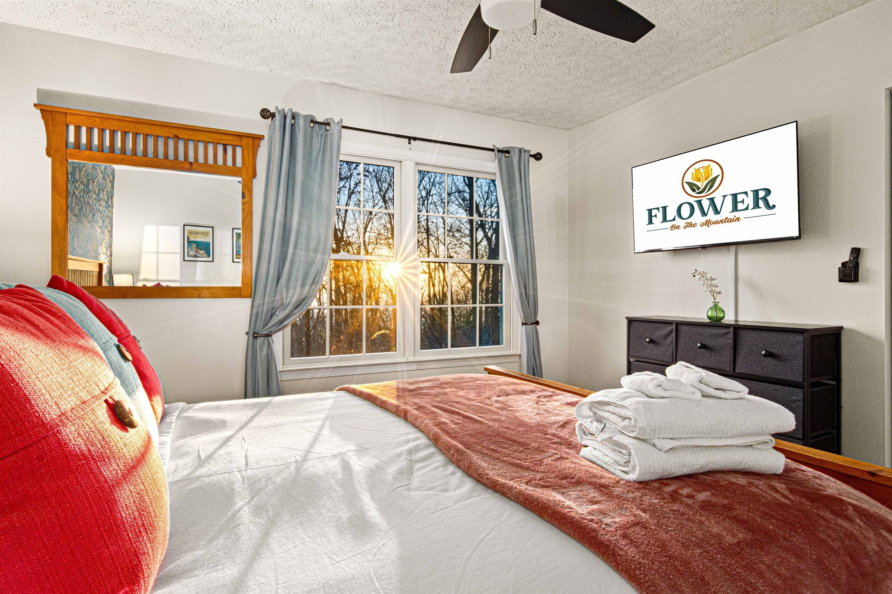 4 bedrooms, desk, iron/ironing board, travel crib