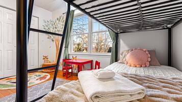 4 bedrooms, desk, iron/ironing board, travel crib