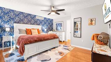 4 bedrooms, desk, iron/ironing board, travel crib