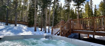 Spacious Mtn Cabin- with HOT TUB, Game room, Skiing, rafting, views and more!