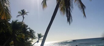 Lovely condo with pool near beach