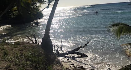 Lovely condo with pool near beach