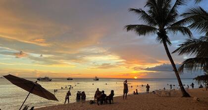 Lovely condo with pool near beach