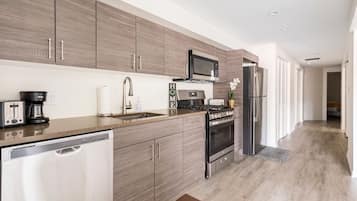 Fridge, oven, stovetop, dishwasher