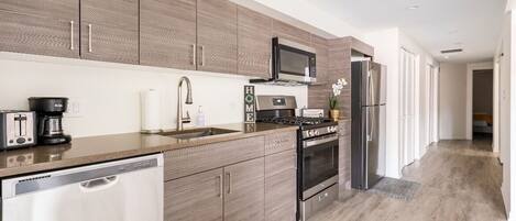 Fridge, oven, stovetop, dishwasher