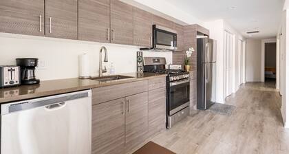 5 mins to the United Center! Cozy 2 bedroom apartment