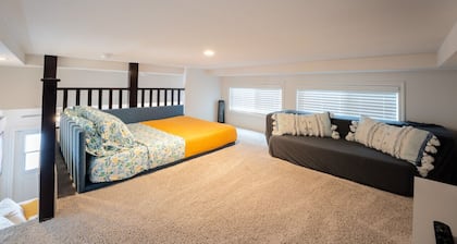 Pacific Coast Tiny House with three beds & a loft