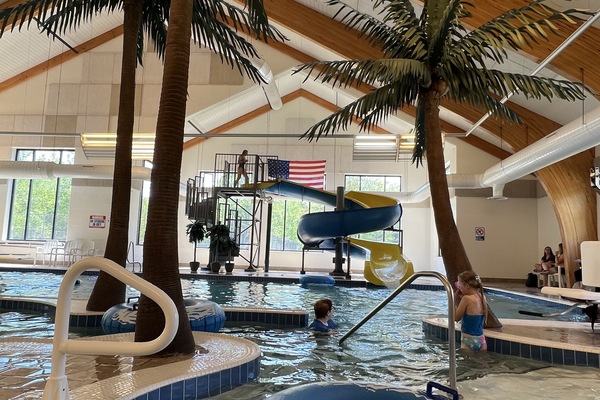 Una piscina techada, una piscina climatizada