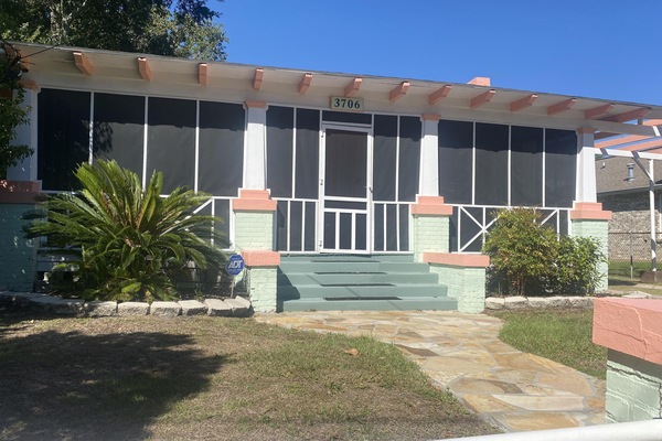 Large historic home close to beach and attractions