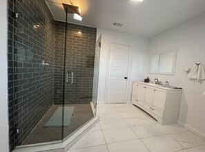 Bathroom - Downtown Fort Worth 3 Bed luxury house (Fort Worth)