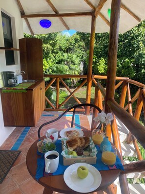 Free daily continental breakfast  - Maison Bacalar (Bacalar)