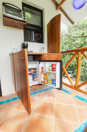 Habitación superior | Cocina privada | Cafetera o tetera, molinillo de café y productos de limpieza ecológicos