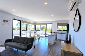 Apartment | Living area - StayCentral-Heidelberg Heights Penthouse (Heidelberg Heights)