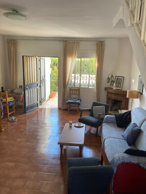 TV, fireplace, DVD player