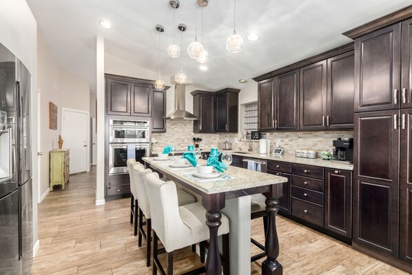 Fridge, microwave, oven, stovetop - Prime location! Home in sought after Desert Ridge area! (Phoenix)