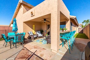 Outdoor dining - Prime location! Home in sought after Desert Ridge area! (Phoenix)