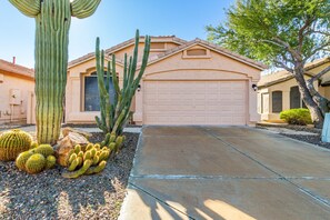 Property grounds - Prime location! Home in sought after Desert Ridge area! (Phoenix)