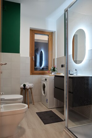 Hair dryer, towels, soap, shampoo - Bamboo Suite | Ripamonti-IEO Zone (Milano)
