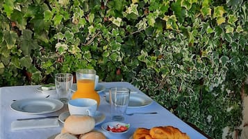 Desayuno continental gratuito y diario