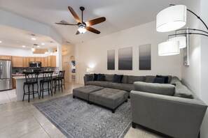 TV, tavolo da ping pong