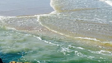 沙滩椅、沙滩毛巾