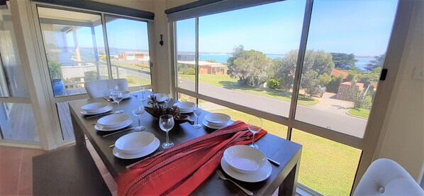 Dining - Ocean View with beach and shops at door step (San Remo)