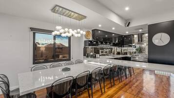 Executive Apartment | In-room dining