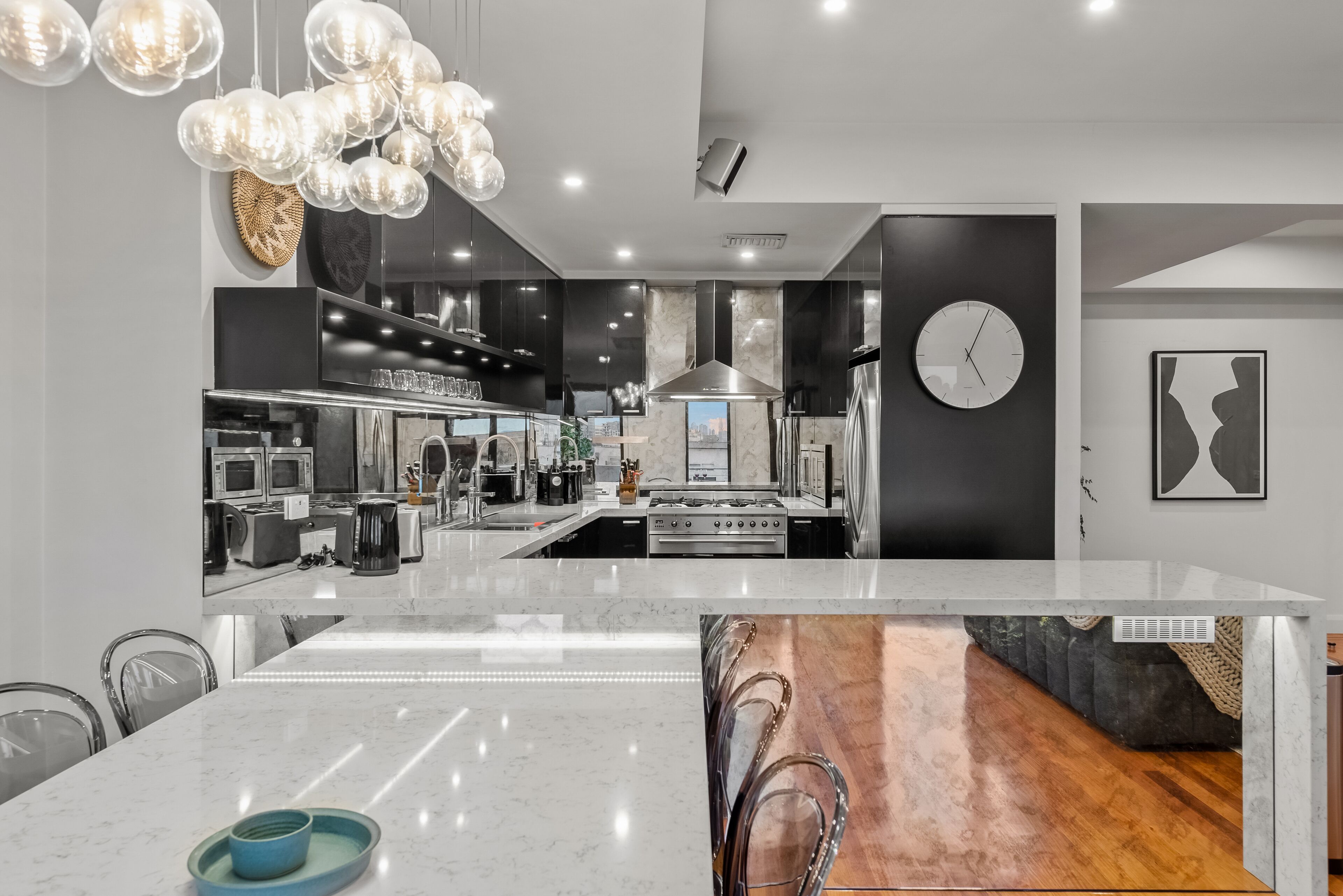 Executive Apartment | Private kitchen | Full-sized fridge, microwave, oven, stovetop