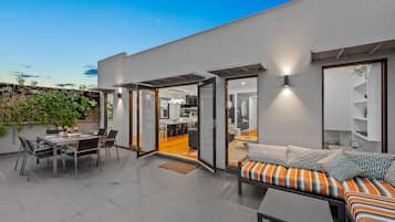 Executive Apartment | Terrace/patio