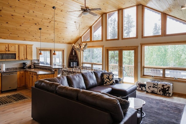 TV, fireplace - Lakeview Retreat Walk to Town + Fenced Yard (Grand Lake)