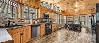 Incredible Rustic Lakeside Cabin in the Woods! Near Lakes, Skiing and Trails!