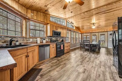 Incredible Rustic Lakeside Cabin in the Woods! Near Lakes, Skiing and Trails!