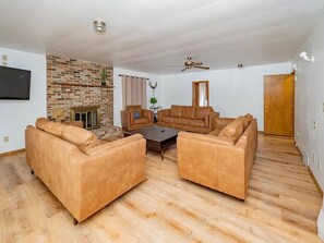 Smart TV, fireplace