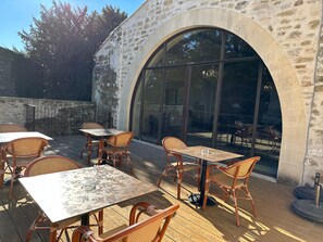 Lunch and dinner served, pool views 